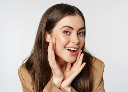 Teeth Whitening vs Veneers: What’s Better for Your Smile?